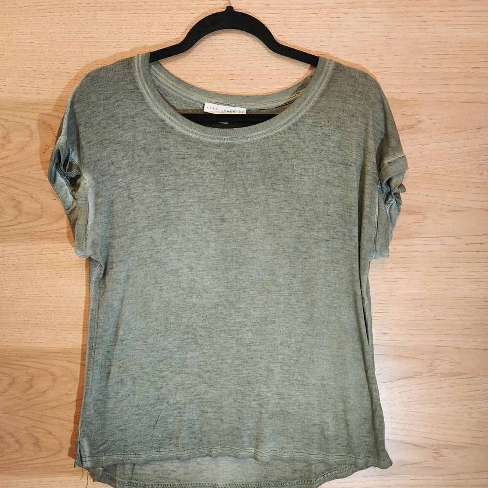 JANE AND DELANCY SHORT SLEEVE CAP SLEEVE T-SHIRT - SMALL